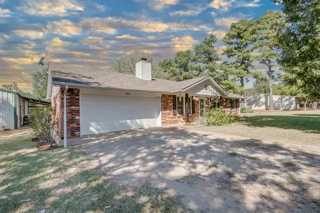 Front exterior — 118 Connolly Drive, McLoud, OK 74851