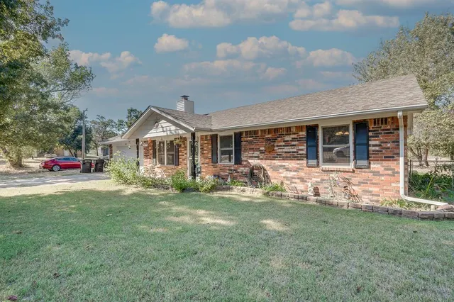 Photo 3 — 118 Connolly Drive, McLoud, OK 74851