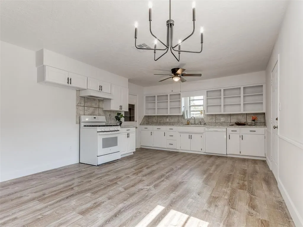 Photo 9 — 402 E Etowah Road, Noble, OK 73068