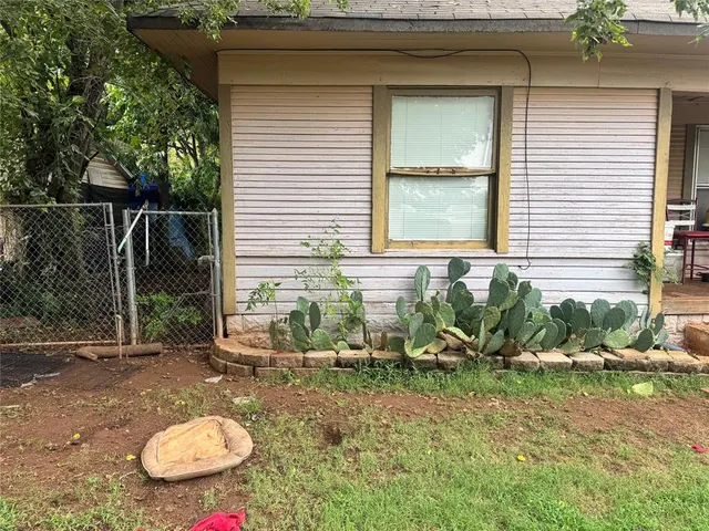 Photo 2 — 717 SE 31st Street, Oklahoma City, OK 73129