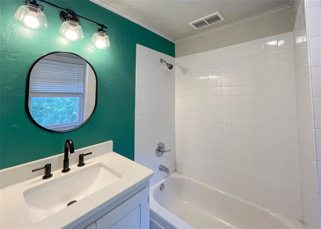 Photo 6 — 1808 N Robinson Avenue, Oklahoma City, OK 73103