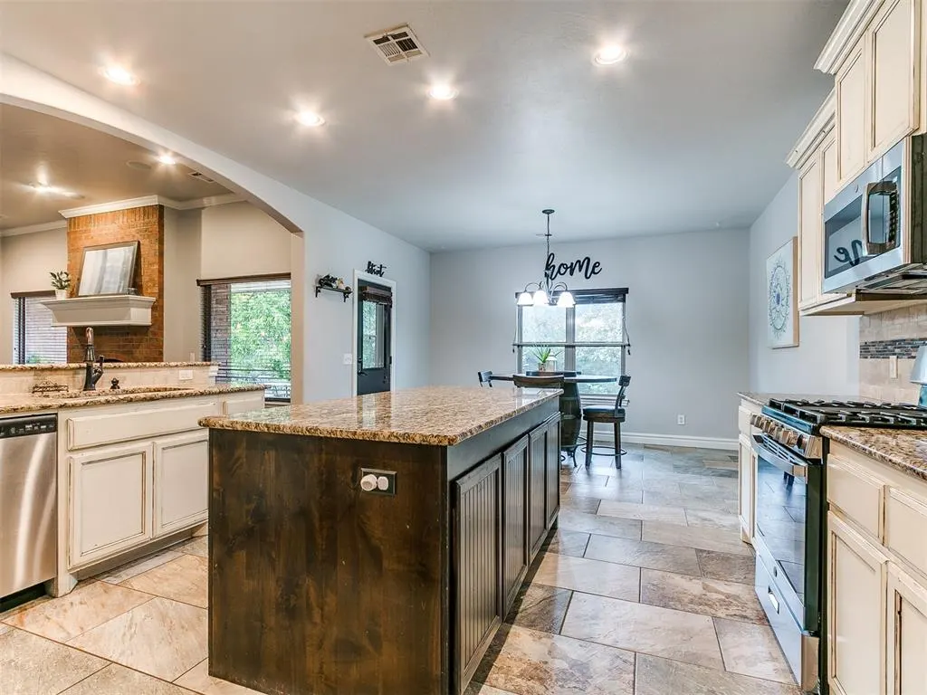 Photo 10 — 11019 Green Meadows Drive, Edmond, OK 73025