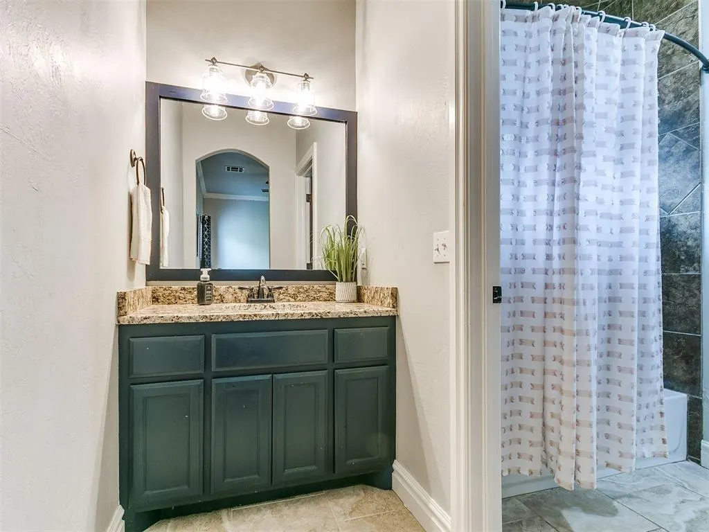 Photo 14 — 11019 Green Meadows Drive, Edmond, OK 73025