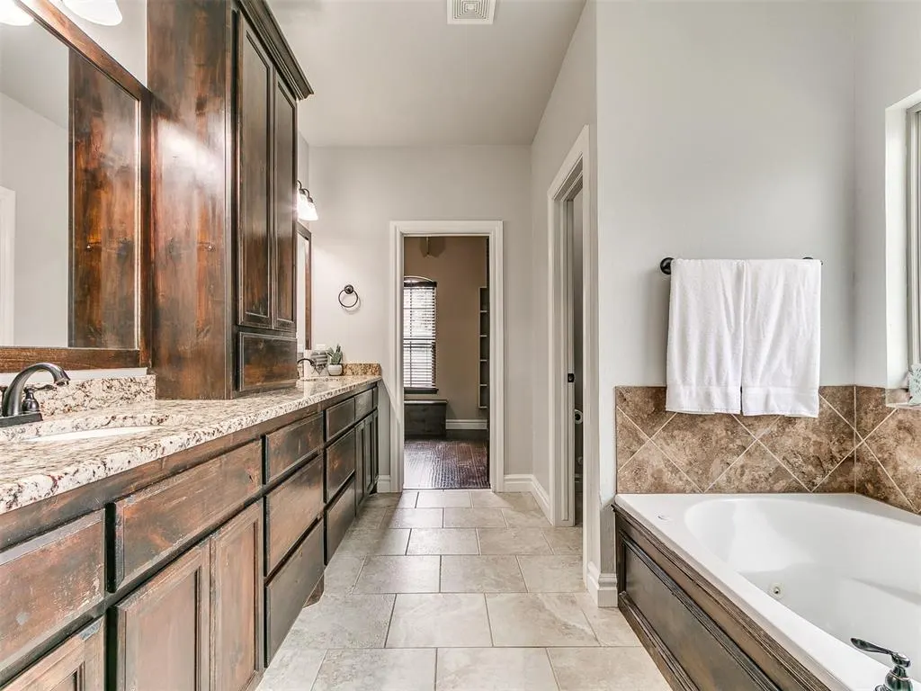 Photo 17 — 11019 Green Meadows Drive, Edmond, OK 73025