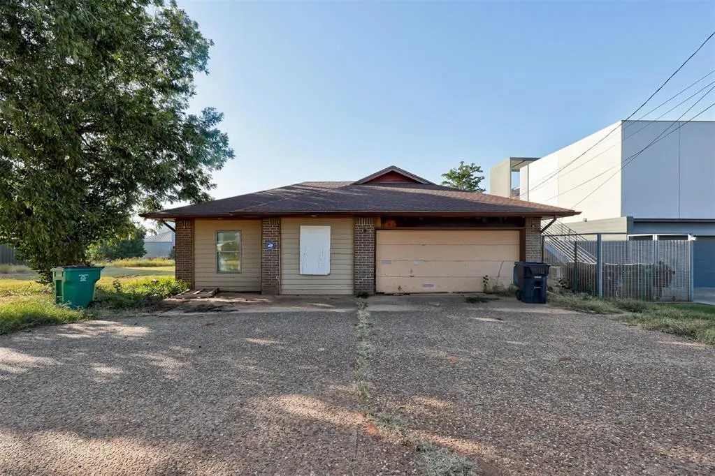 Photo 13 — 817 NW 7th Street, Oklahoma City, OK 73106