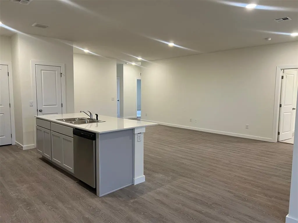 Photo 3 — 1751 SE 20th Street, Newcastle, OK 73065
