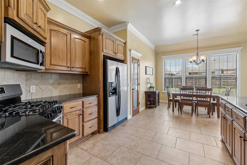 Photo 8 — 817 Tea Rose Drive, Yukon, OK 73099