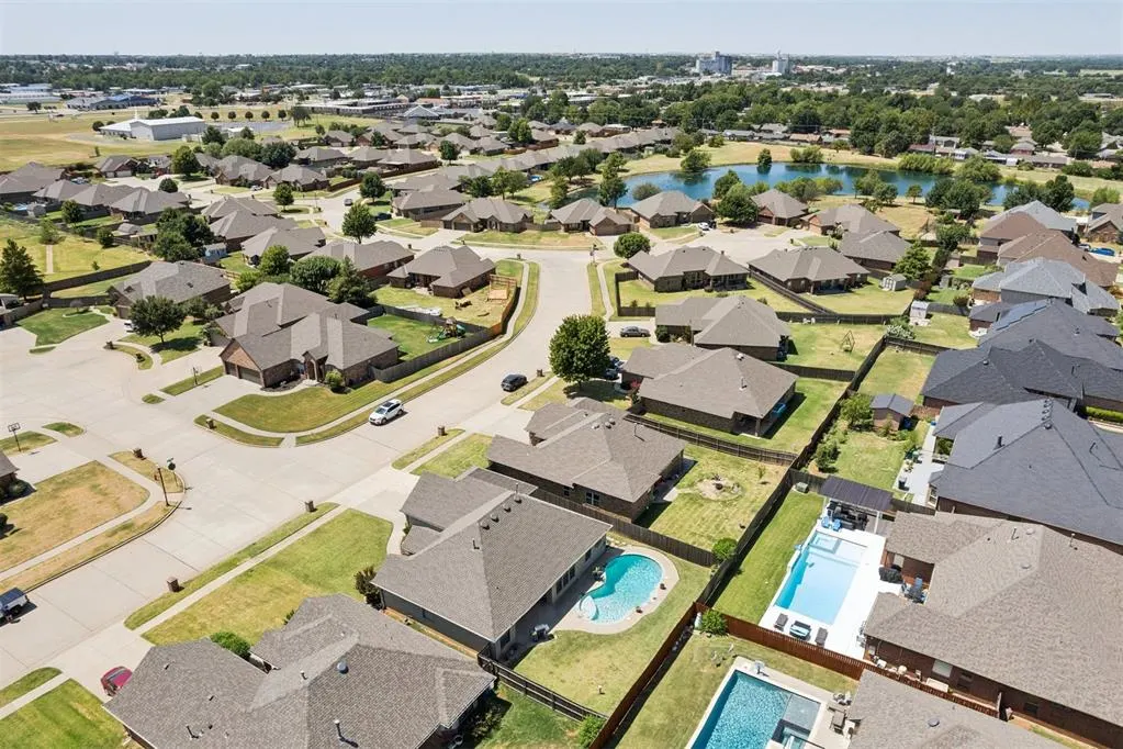 Photo 27 — 817 Tea Rose Drive, Yukon, OK 73099