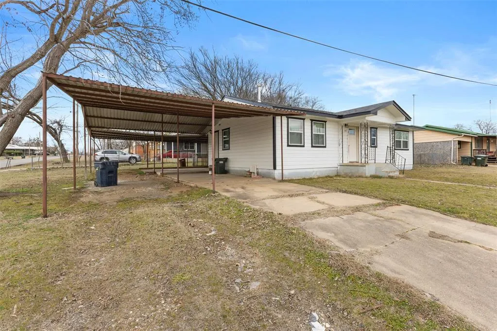 Photo 3 — 1514 W McAlester, Sulphur, OK 73086