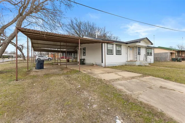 Photo 3 — 1514 W McAlester, Sulphur, OK 73086