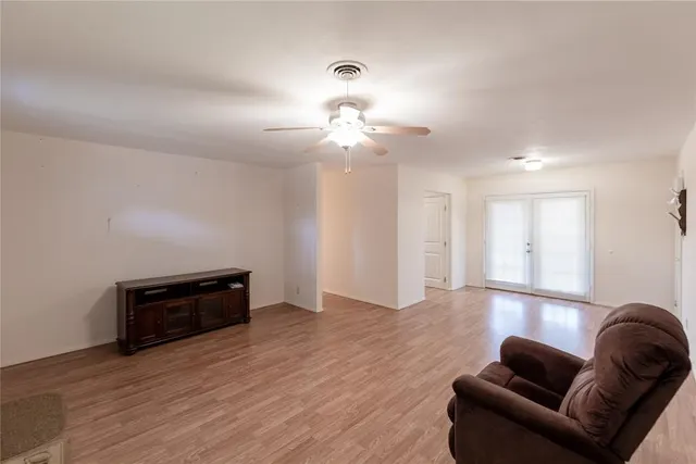 Photo 3 — 220 HOOVER Circle, Elk City, OK 73644