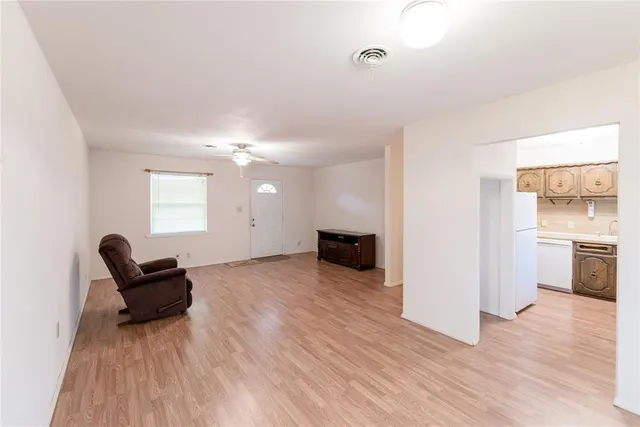 Photo 4 — 220 HOOVER Circle, Elk City, OK 73644