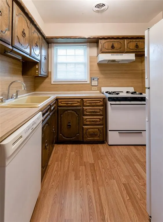 Photo 6 — 220 HOOVER Circle, Elk City, OK 73644