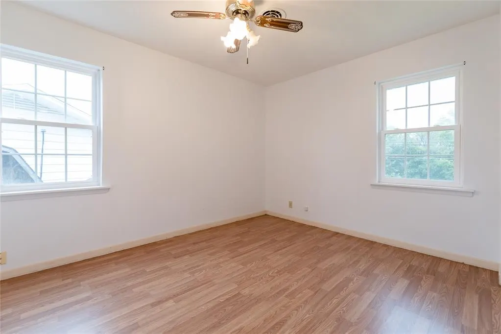 Photo 8 — 220 HOOVER Circle, Elk City, OK 73644