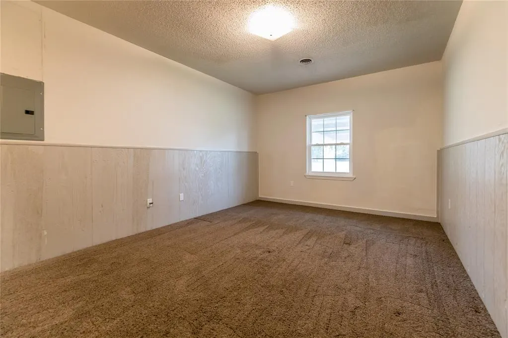 Photo 12 — 220 HOOVER Circle, Elk City, OK 73644