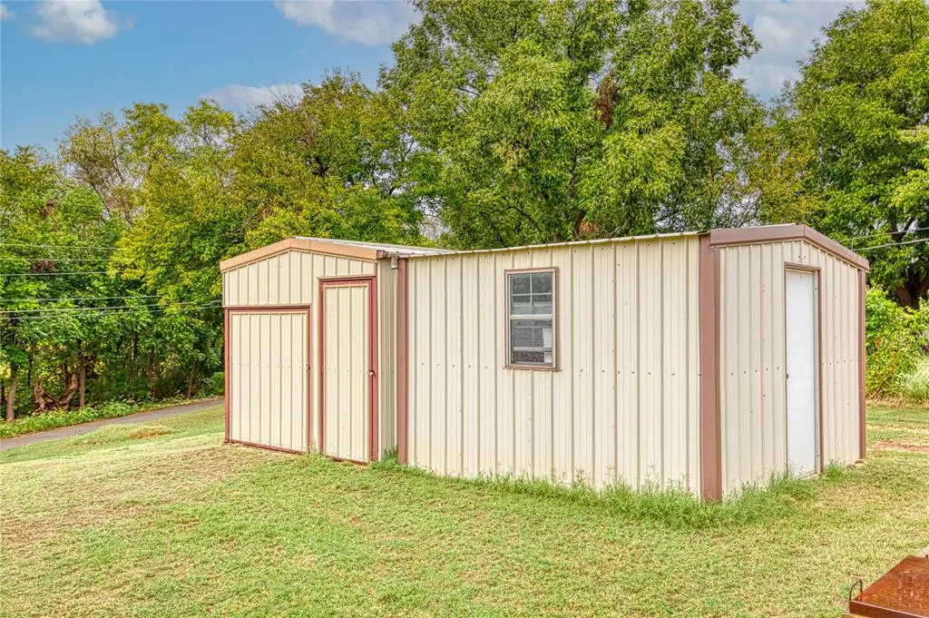 Photo 15 — 220 HOOVER Circle, Elk City, OK 73644