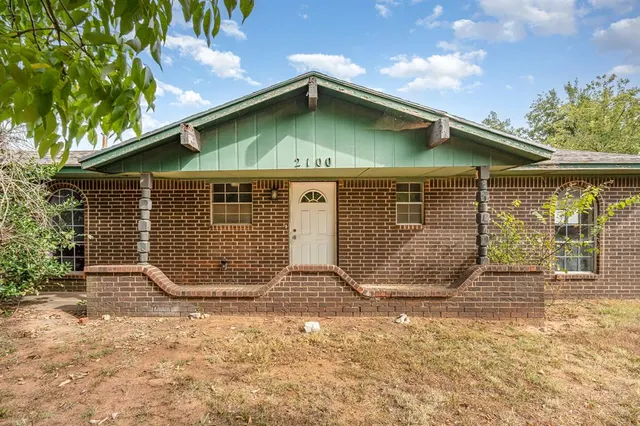 Photo 2 — 2100 Oakhollow Drive, Newcastle, OK 73065