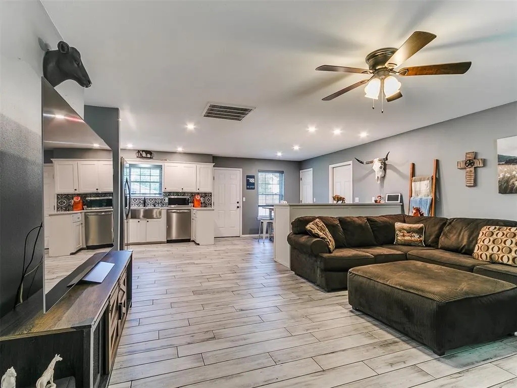 Photo 16 — 601 Eischen Avenue, Okarche, OK 73762