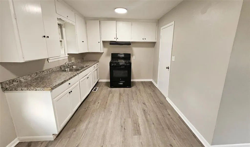 Photo 7 — 3320 NE 14th Street, Oklahoma City, OK 73117