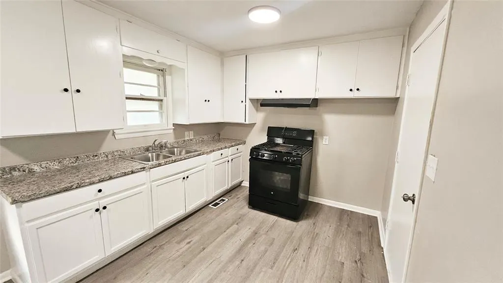 Photo 8 — 3320 NE 14th Street, Oklahoma City, OK 73117