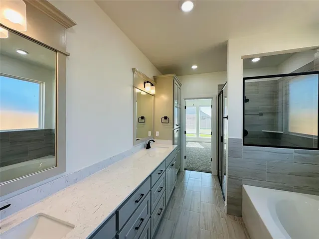 Photo 5 — 2914 Summit Hollow Circle, Norman, OK 73071