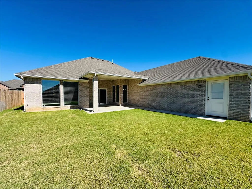Photo 7 — 2914 Summit Hollow Circle, Norman, OK 73071