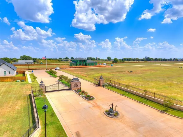 Photo 5 — 3513 Redbud Drive, Chickasha, OK 73018