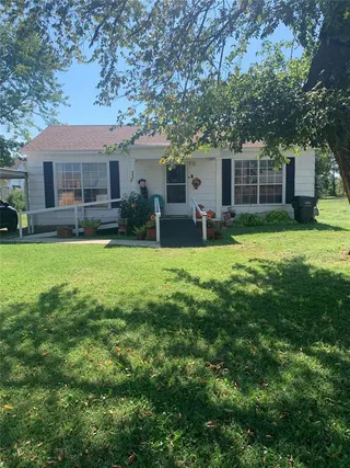 Sold home at 405 W Ponjo Avenue