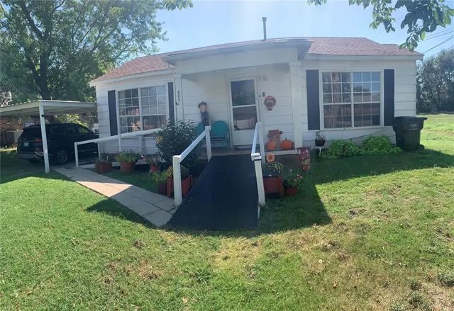 Photo 2 — 405 W Ponjo Avenue, Fort Cobb, OK 73038