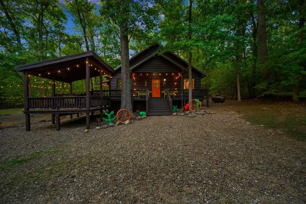 Front exterior — 141 Lost Oaks Trail, Broken Bow, OK 74728