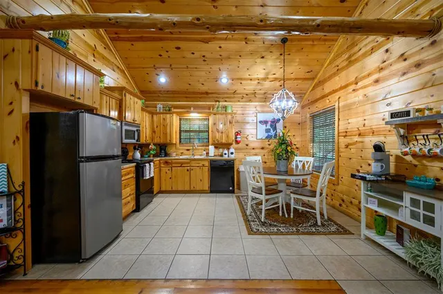 Photo 7 — 141 Lost Oaks Trail, Broken Bow, OK 74728