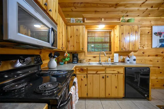 Photo 8 — 141 Lost Oaks Trail, Broken Bow, OK 74728