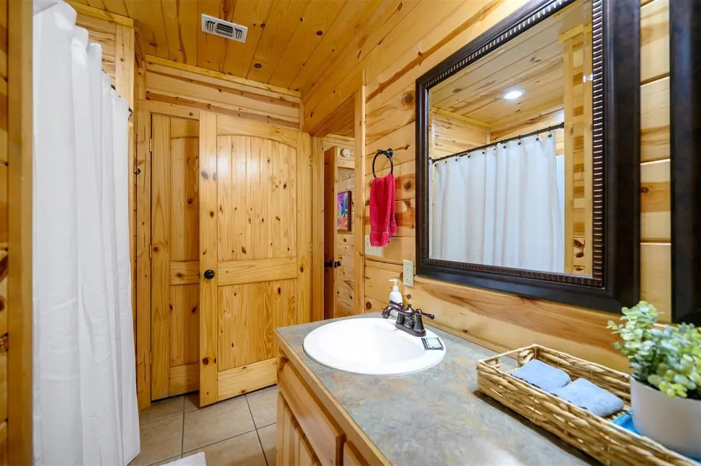 Photo 17 — 141 Lost Oaks Trail, Broken Bow, OK 74728