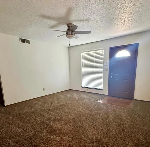 Photo 2 — 521 SW 71st Street, Oklahoma City, OK 73139