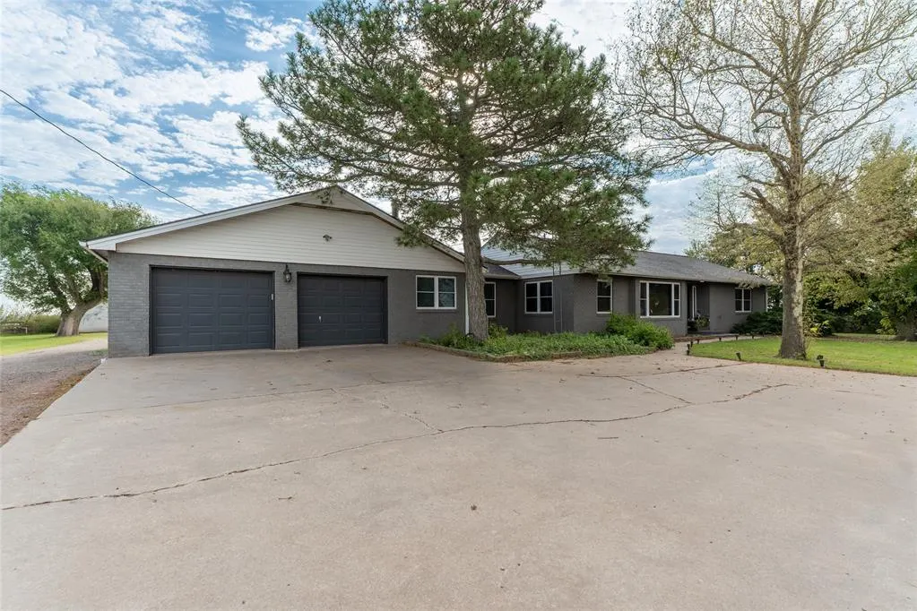 Front exterior — 8836 US  183 Highway, Custer City, OK 73639