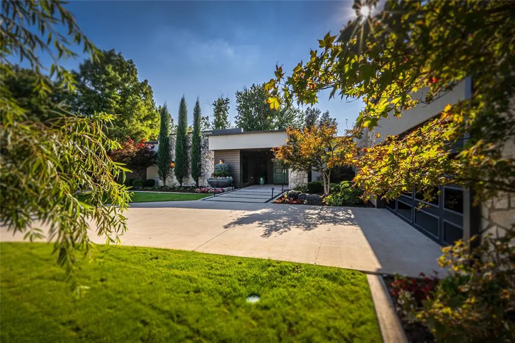 Photo 2 — 1232 Glenbrook Drive, Oklahoma City, OK 73118