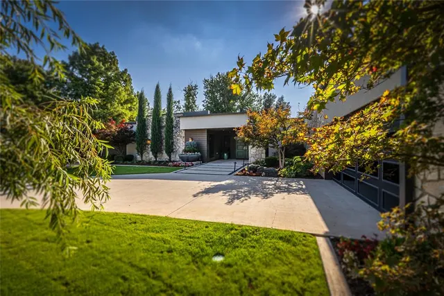 Photo 2 — 1232 Glenbrook Drive, Oklahoma City, OK 73118