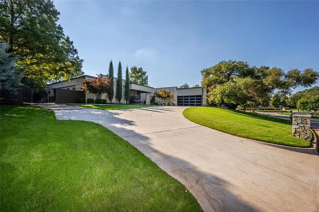 Photo 3 — 1232 Glenbrook Drive, Oklahoma City, OK 73118