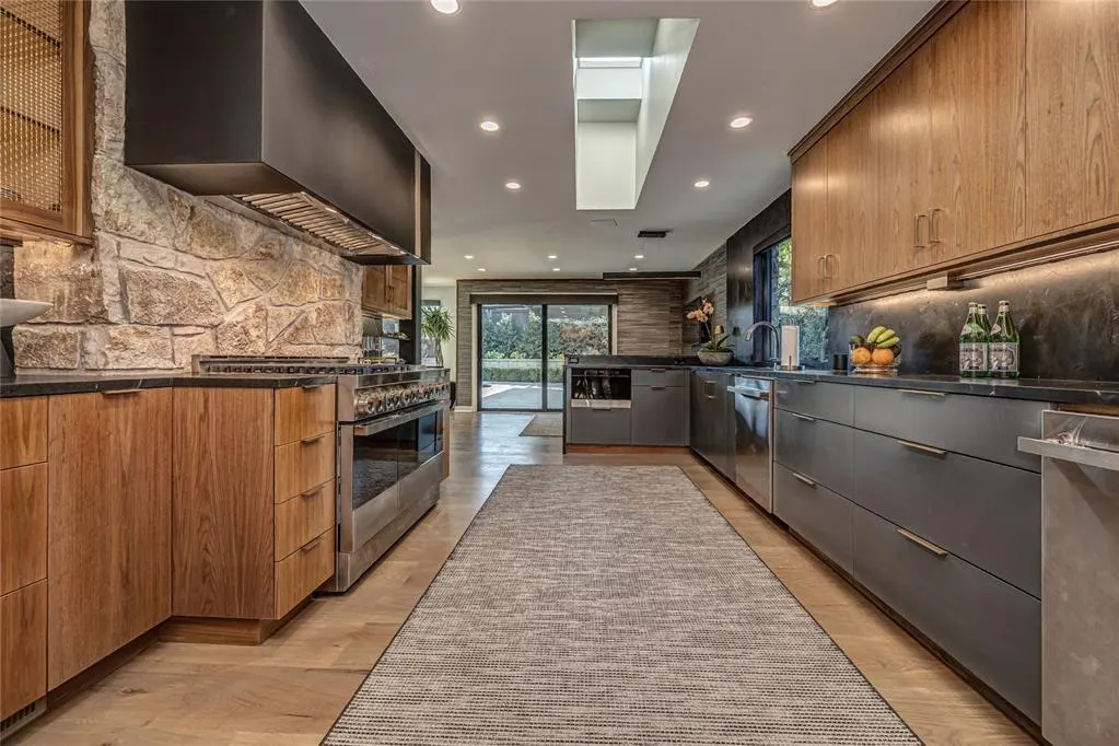 Photo 11 — 1232 Glenbrook Drive, Oklahoma City, OK 73118