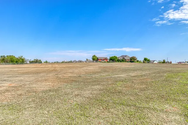 Photo 2 — 4201 Shoreline Drive, Norman, OK 73026