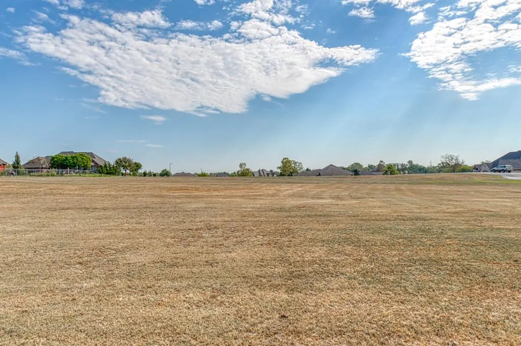 Photo 3 — 4201 Shoreline Drive, Norman, OK 73026