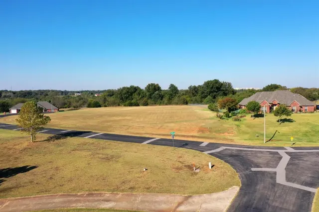 Photo 7 — 4201 Shoreline Drive, Norman, OK 73026
