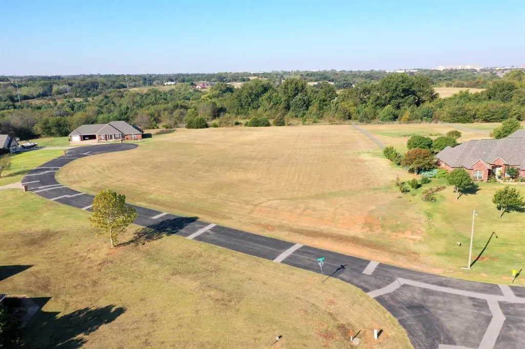 Photo 8 — 4201 Shoreline Drive, Norman, OK 73026