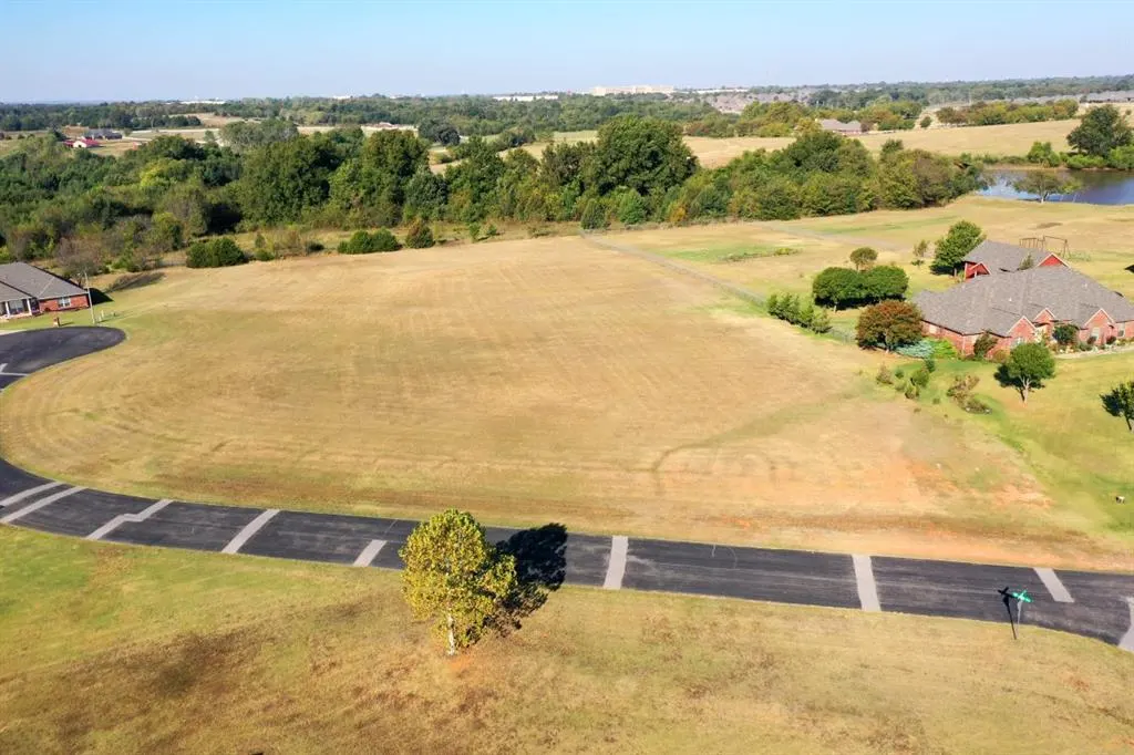 Photo 9 — 4201 Shoreline Drive, Norman, OK 73026