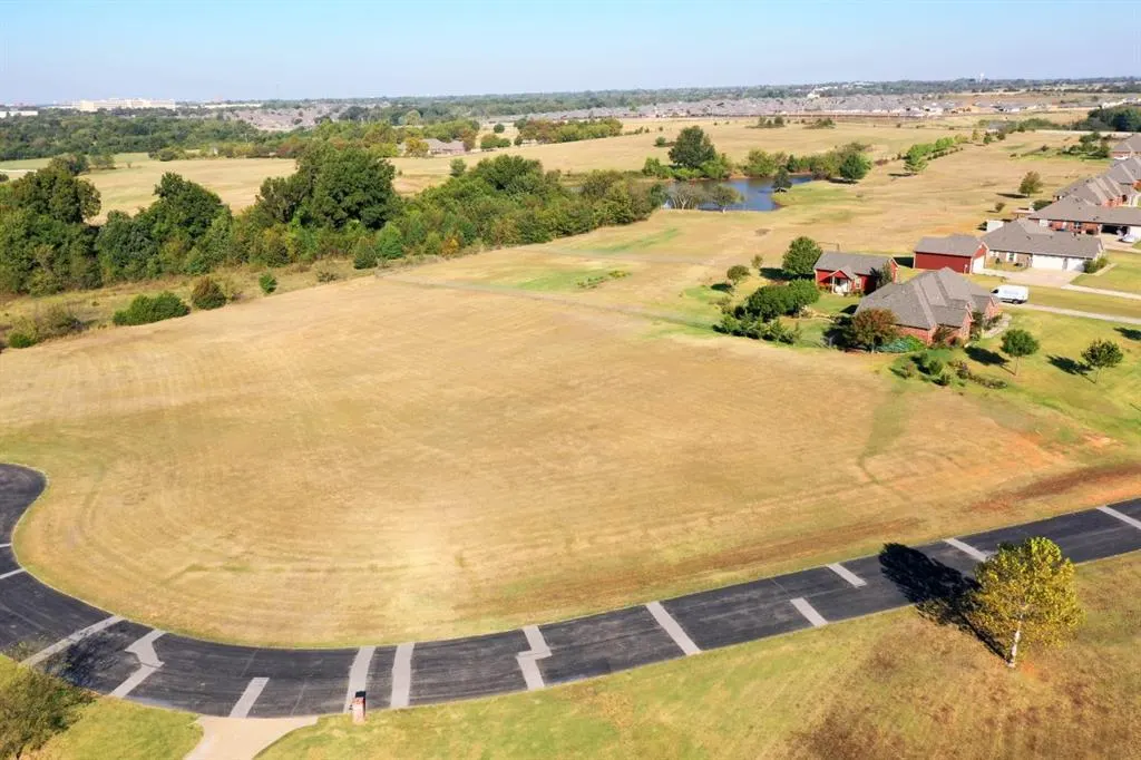 Photo 10 — 4201 Shoreline Drive, Norman, OK 73026