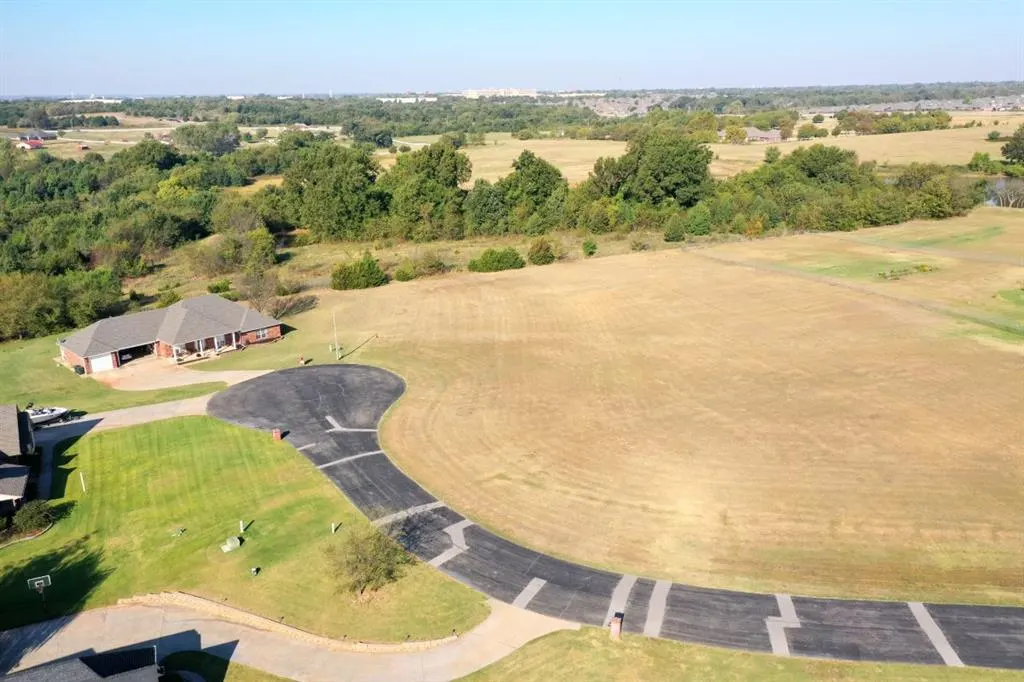 Photo 11 — 4201 Shoreline Drive, Norman, OK 73026