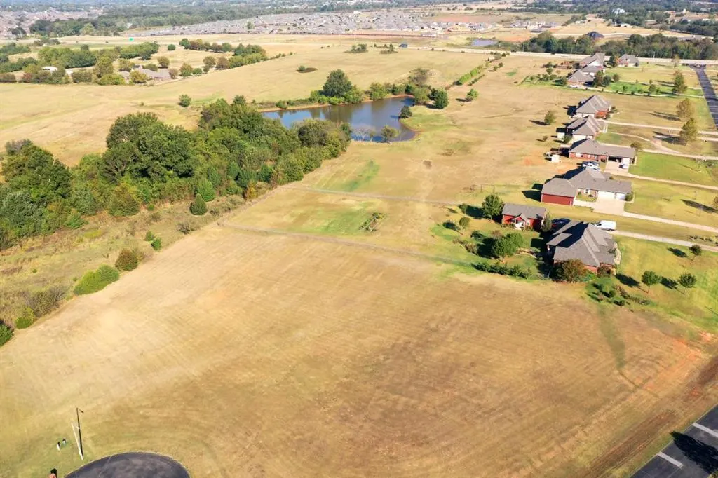 Photo 13 — 4201 Shoreline Drive, Norman, OK 73026