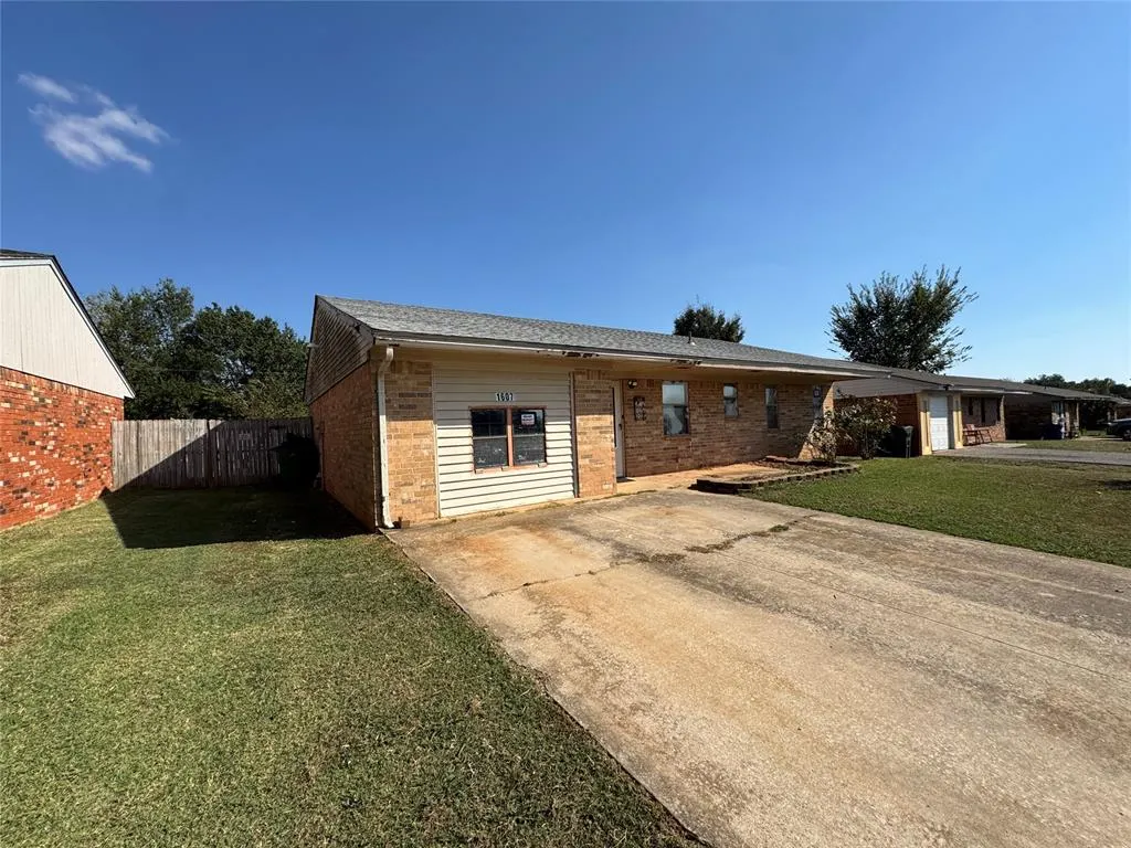 Photo 3 — 1607 Fieldstone, Tecumseh, OK 74873