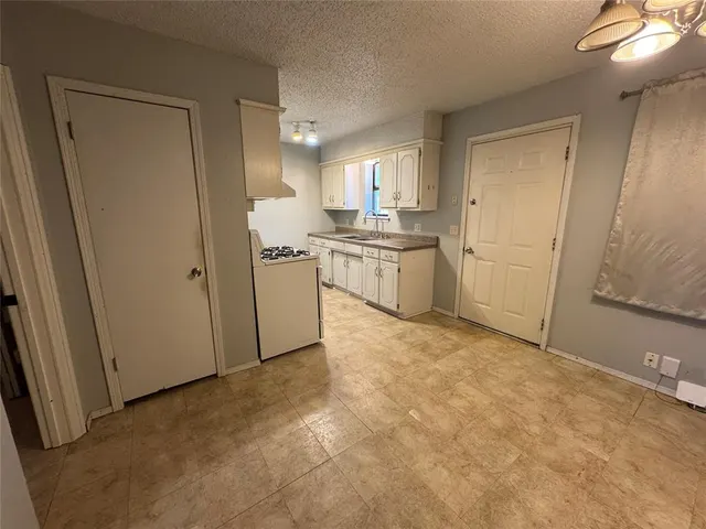 Photo 4 — 1607 Fieldstone, Tecumseh, OK 74873