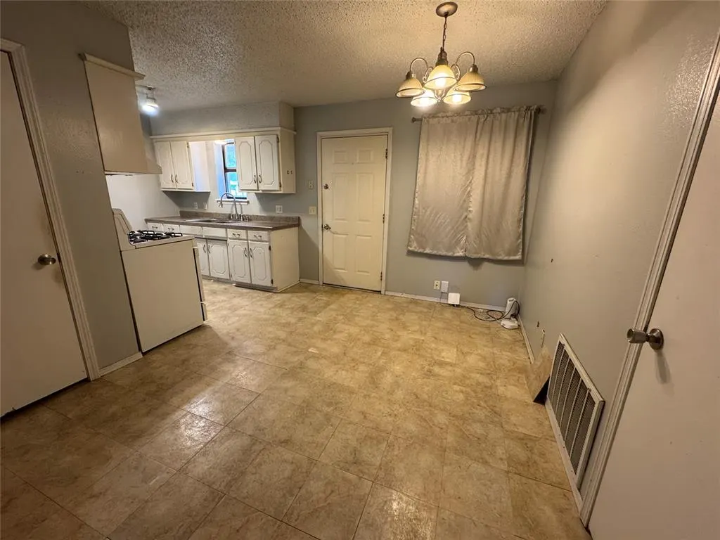 Photo 6 — 1607 Fieldstone, Tecumseh, OK 74873